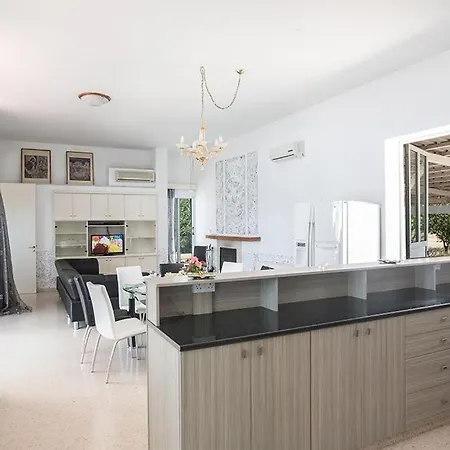 Villa Mavris - Lovely 4 Bedroom Villa With Private Pool In Central Ayia Napa Villa