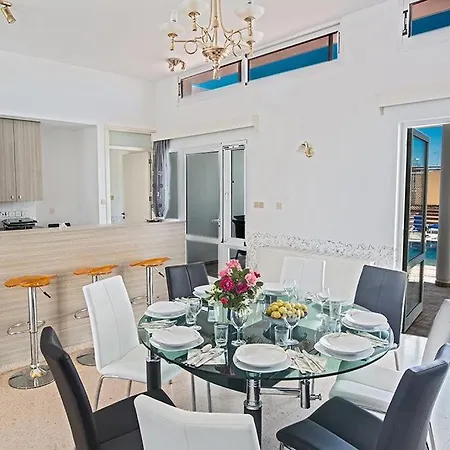 Villa Mavris - Lovely 4 Bedroom Villa With Private Pool In Central Ayia Napa