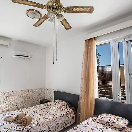 Villa Villa Mavris - Lovely 4 Bedroom Villa With Private Pool In Central Ayia Napa *