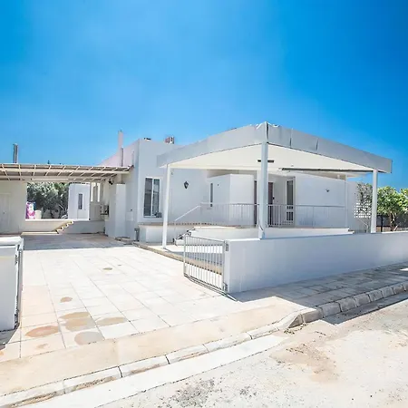 Villa Mavris - Lovely 4 Bedroom Villa With Private Pool In Central Ayia Napa *