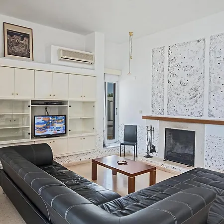 Villa Mavris - Lovely 4 Bedroom Villa With Private Pool In Central Ayia Napa