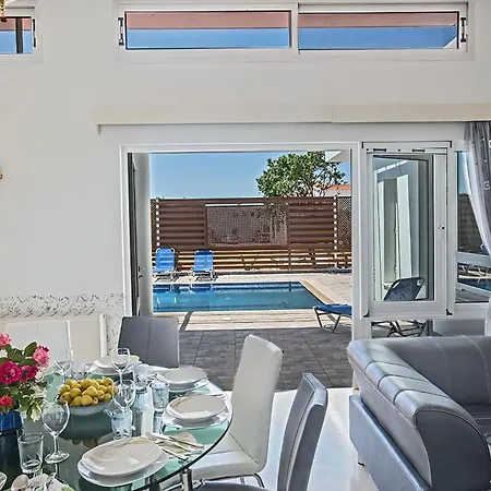 Villa Mavris - Lovely 4 Bedroom Villa With Private Pool In Central Ayia Napa Villa