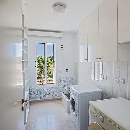 Mavris - Lovely 4 Bedroom With Private Pool In Villa