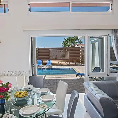Mavris - Lovely 4 Bedroom With Private Pool In * Ayia Napa