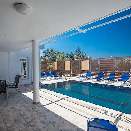Villa Mavris - Lovely 4 Bedroom With Private Pool In