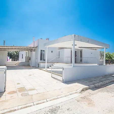 Villa Mavris - Lovely 4 Bedroom With Private Pool In