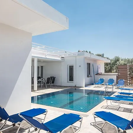 Mavris - Lovely 4 Bedroom With Private Pool In Ayia Napa