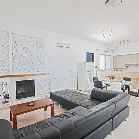 Mavris - Lovely 4 Bedroom With Private Pool In *